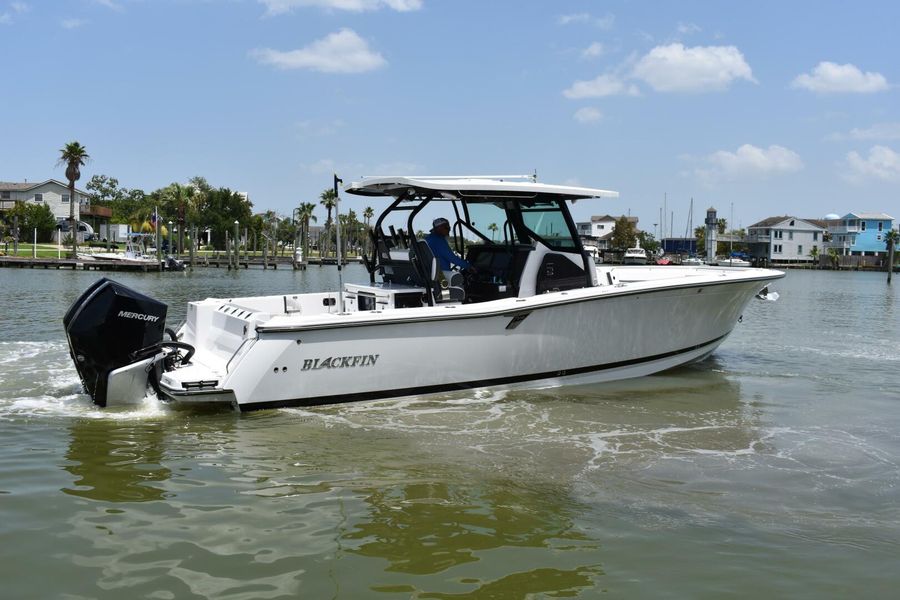 2021 Blackfin 332 Center Console