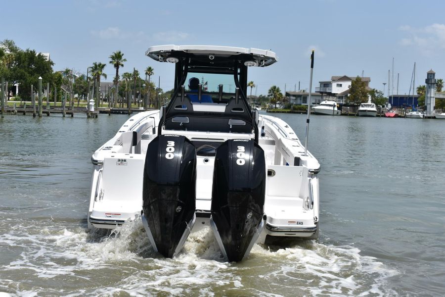 2021 Blackfin 332 Center Console