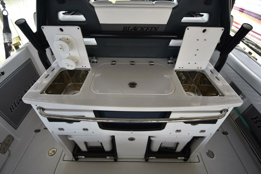 2021 Blackfin 332 Center Console