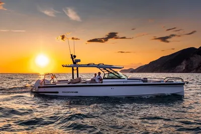 2025 Axopar 37 Sun Top