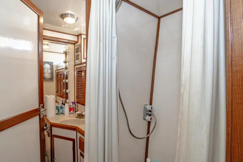 Miss Gigi Yacht Photos Pics 