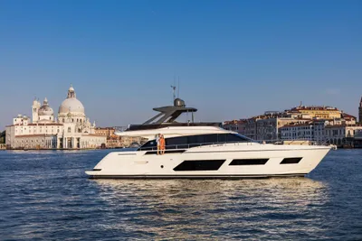 Ferretti Yachts 670