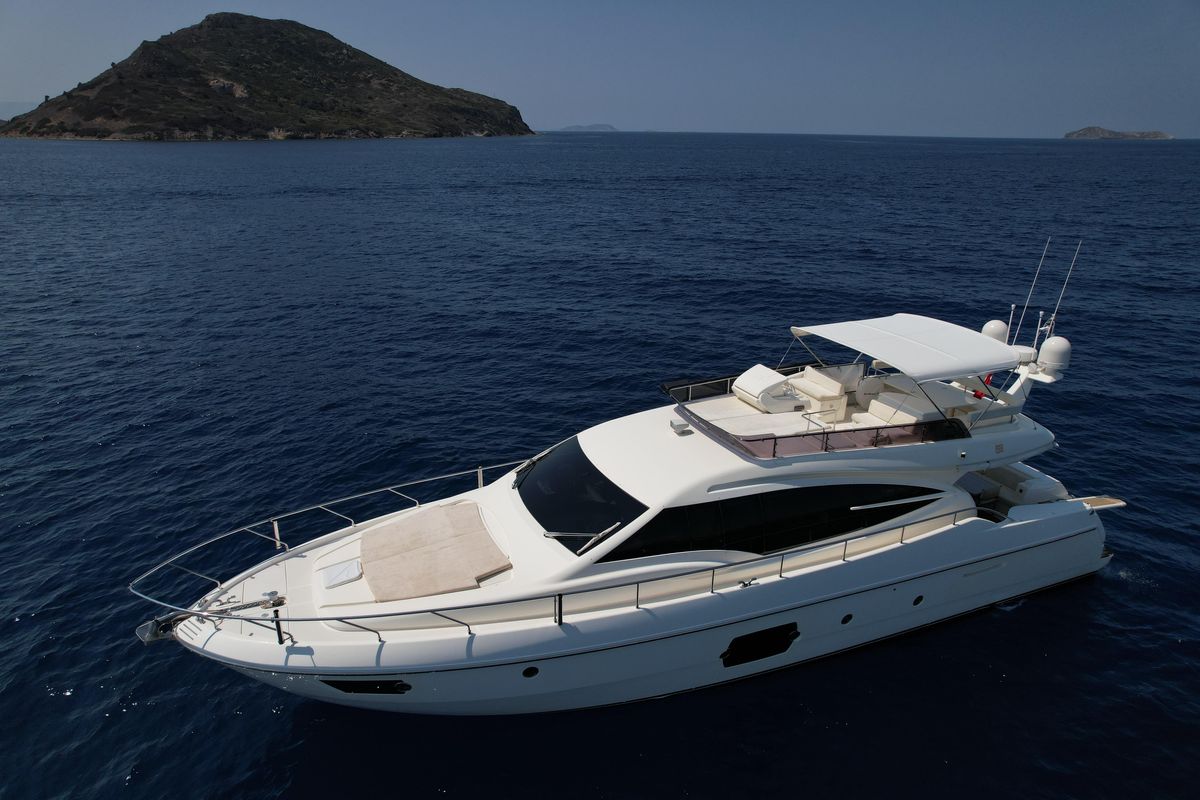 2013 Ferretti Yachts 60 