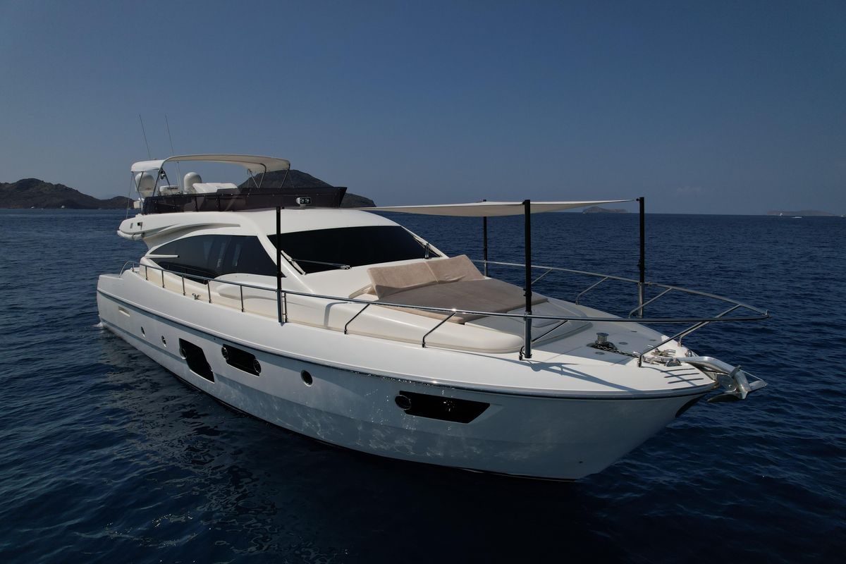 2013 Ferretti Yachts 60 