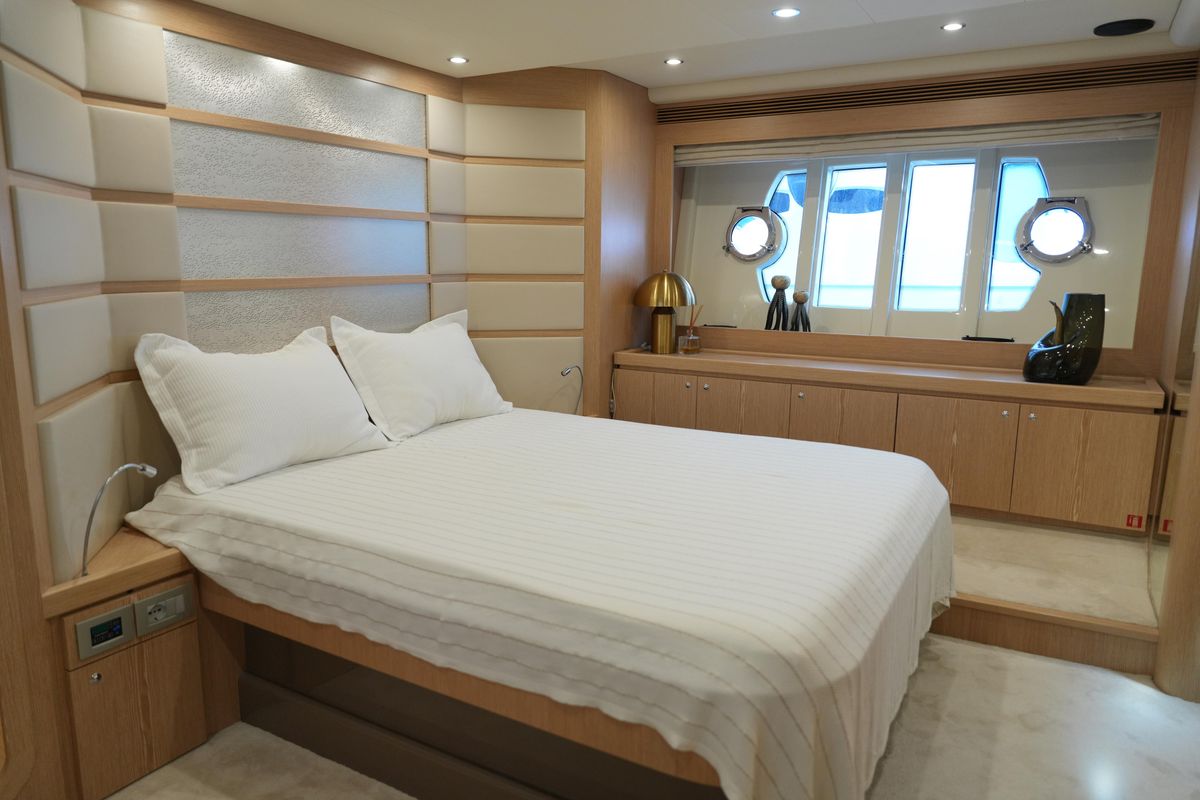 2013 Ferretti Yachts 60 
