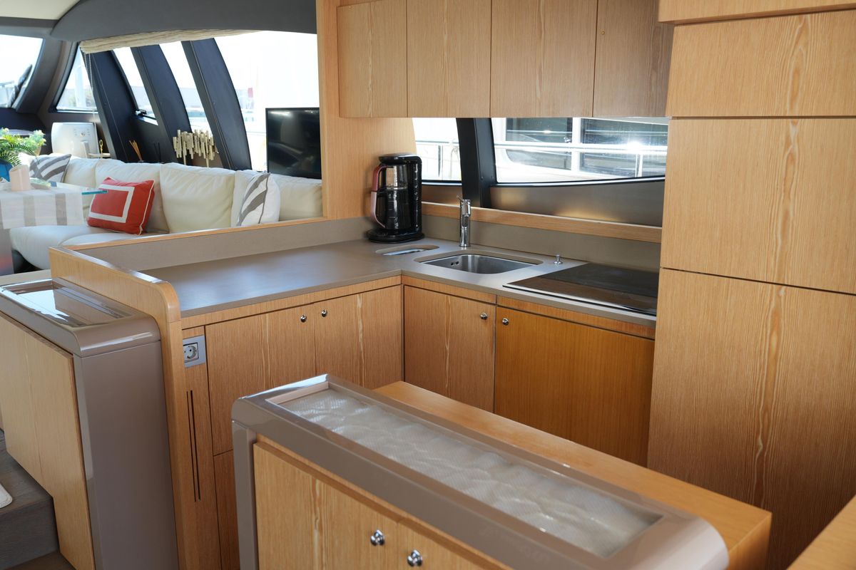2013 Ferretti Yachts 60 