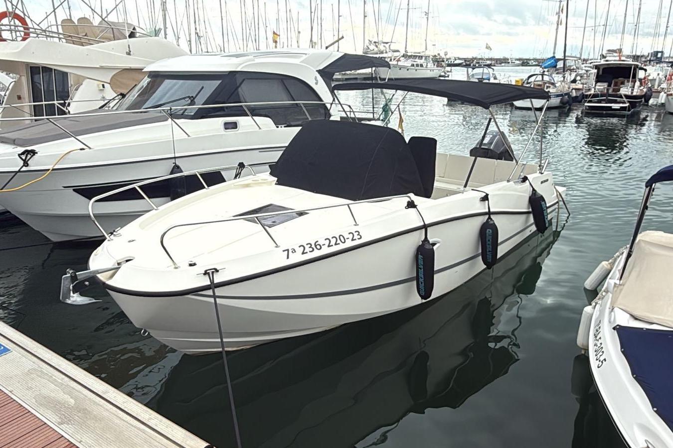 Quicksilver Activ 755 Sundeck