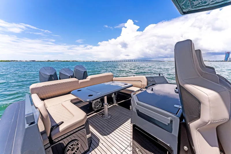  Yacht Photos Pics Stern