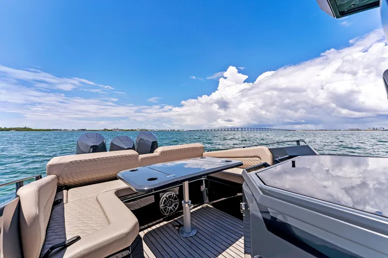  Yacht Photos Pics Stern