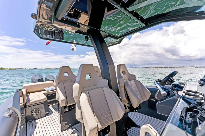  Yacht Photos Pics Helm