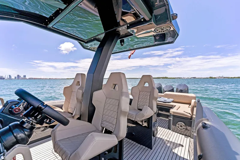  Yacht Photos Pics Helm