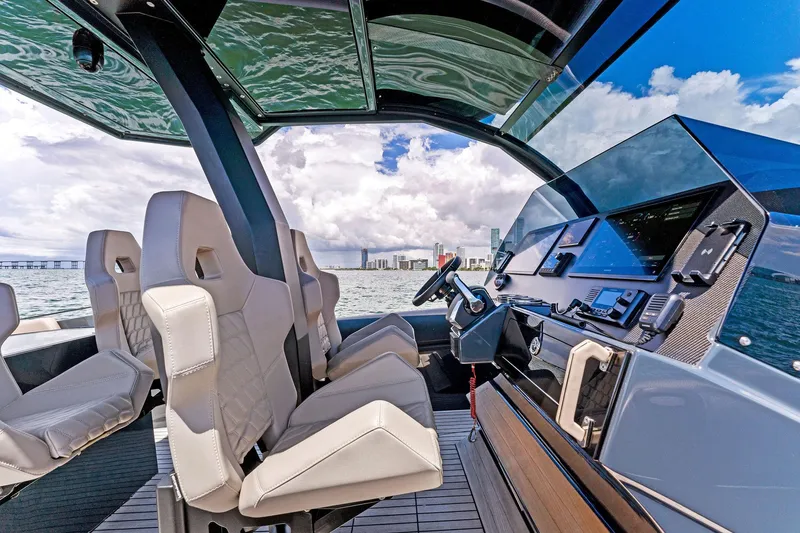  Yacht Photos Pics Helm