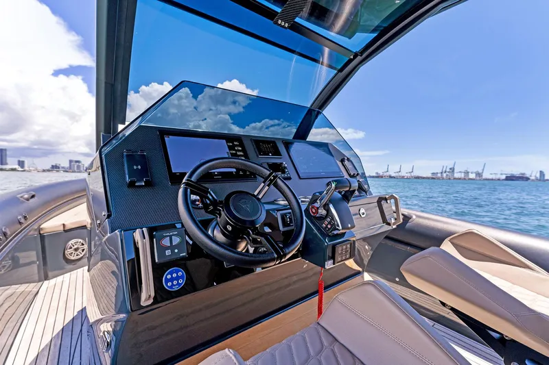  Yacht Photos Pics Helm