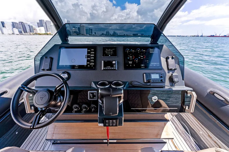  Yacht Photos Pics Helm