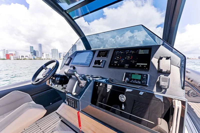  Yacht Photos Pics Helm