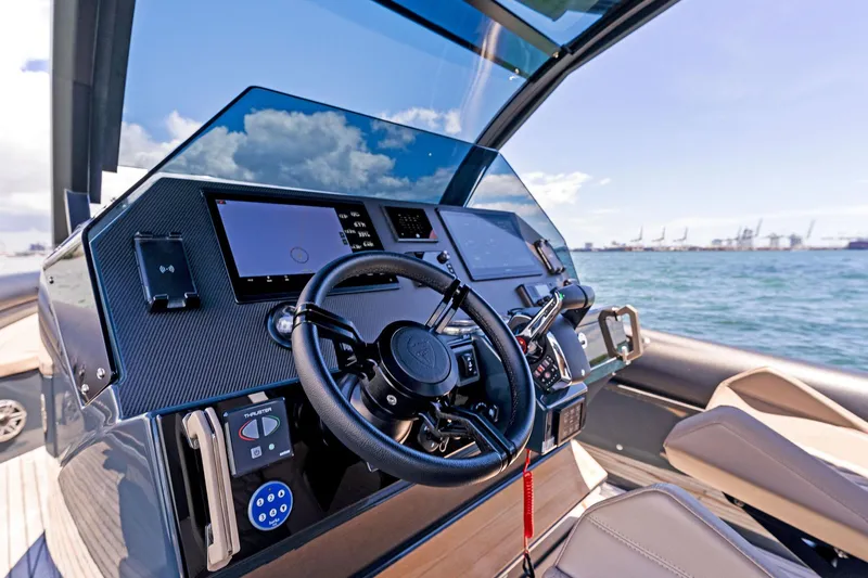  Yacht Photos Pics Helm