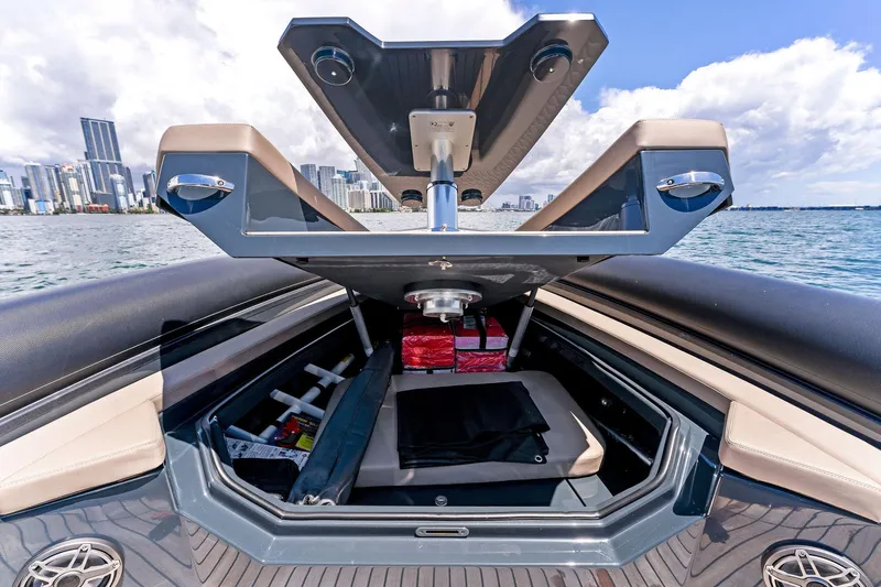  Yacht Photos Pics Stern