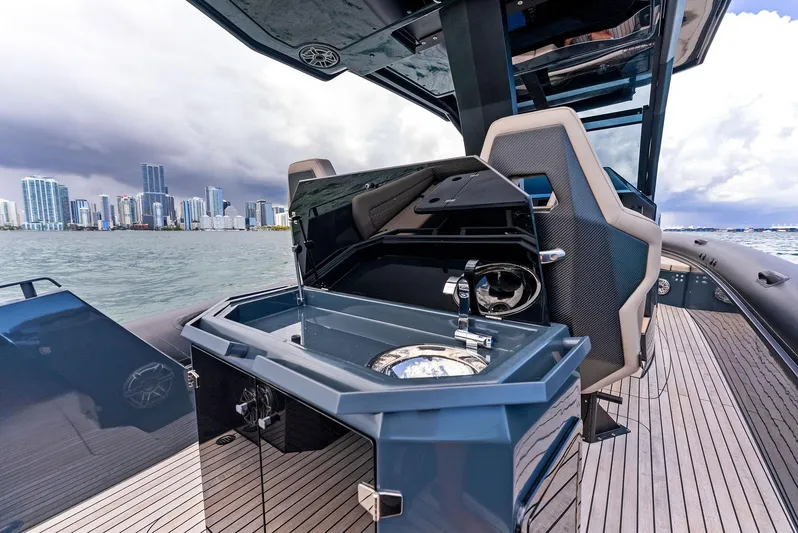  Yacht Photos Pics Stern