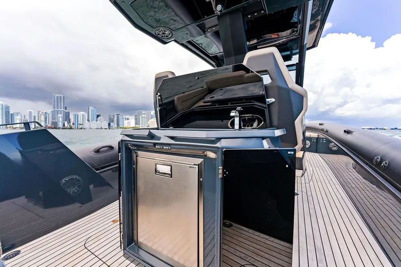  Yacht Photos Pics Stern