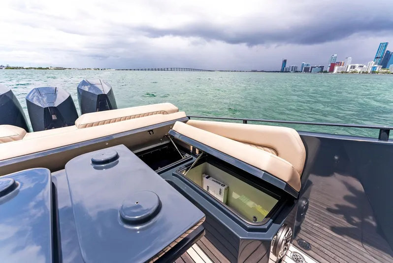  Yacht Photos Pics Stern