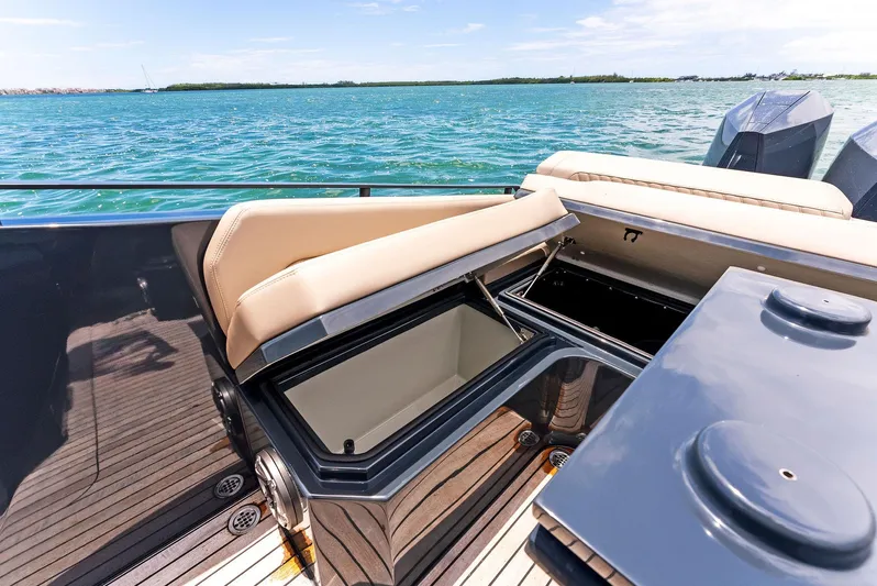  Yacht Photos Pics Stern