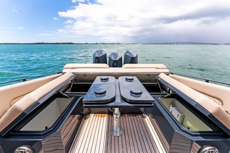  Yacht Photos Pics Stern