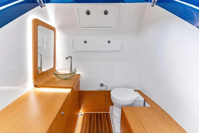  Yacht Photos Pics Head