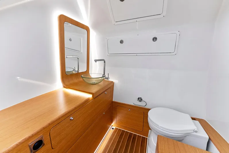  Yacht Photos Pics Head