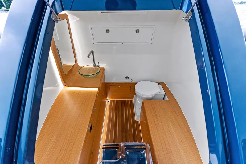  Yacht Photos Pics Head