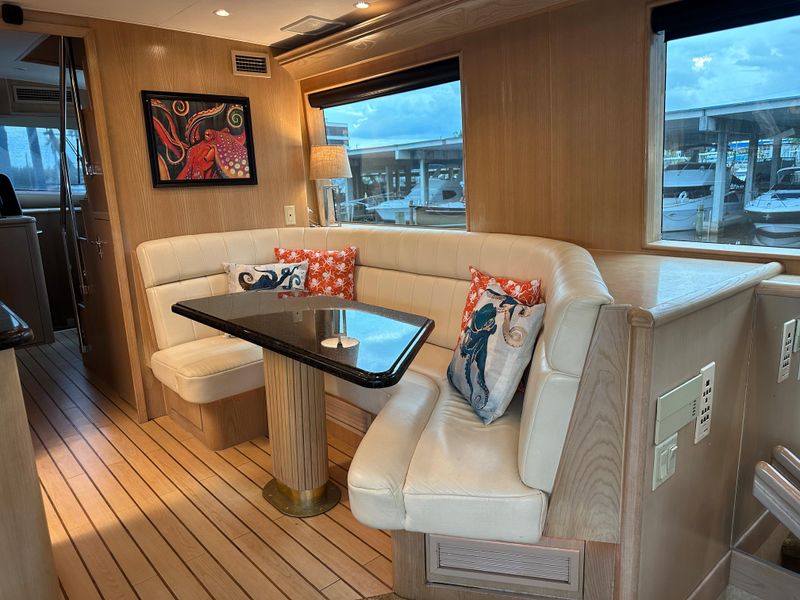 1998 Hatteras 65 Sport Deck Motor Yacht