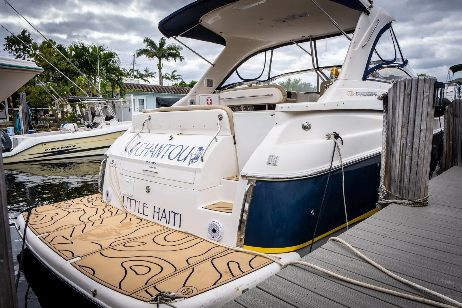 2005 REGAL 3860 COMMODORE - Image 2