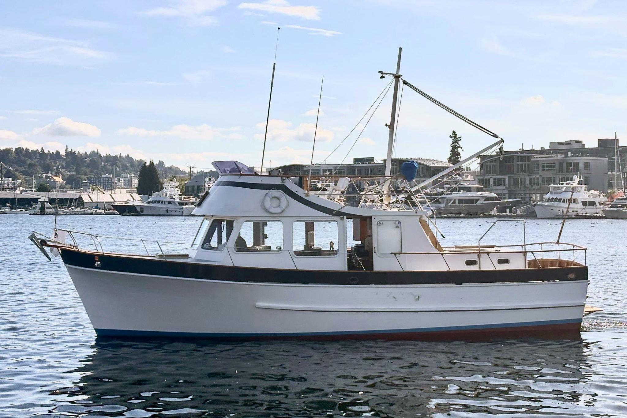 DeFever 37 Tri-Cabin