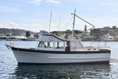 DeFever 37 Tri-Cabin