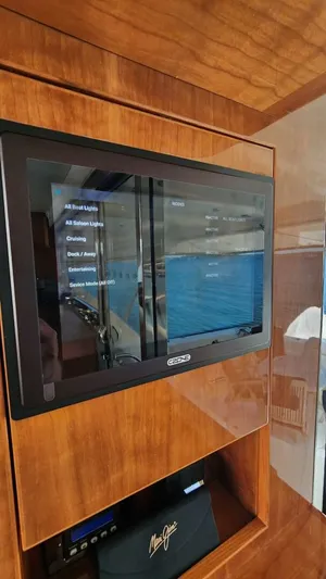 Magine Yacht Photos Pics 2015 Riviera 565 Suv - Image 10