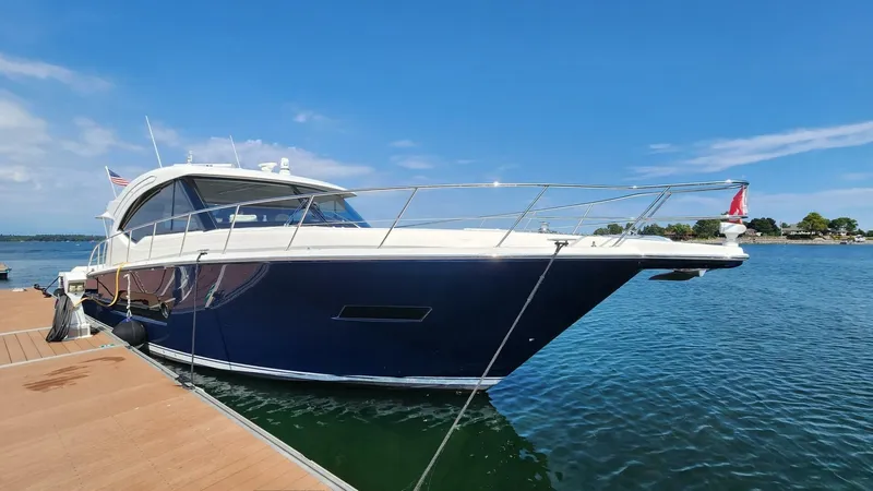 Magine Yacht Photos Pics 2015 Riviera 565 Suv - Image 1