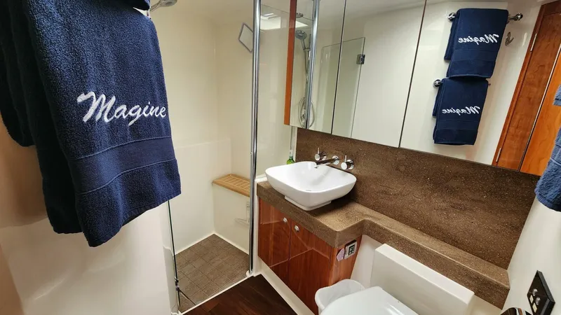 Magine Yacht Photos Pics 2015 Riviera 565 Suv - Image 26