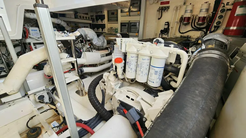 Magine Yacht Photos Pics 2015 Riviera 565 Suv - Image 43