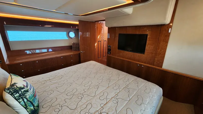 Magine Yacht Photos Pics 2015 Riviera 565 Suv - Image 33