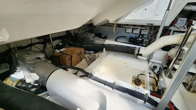 Magine Yacht Photos Pics 2015 Riviera 565 Suv - Image 44