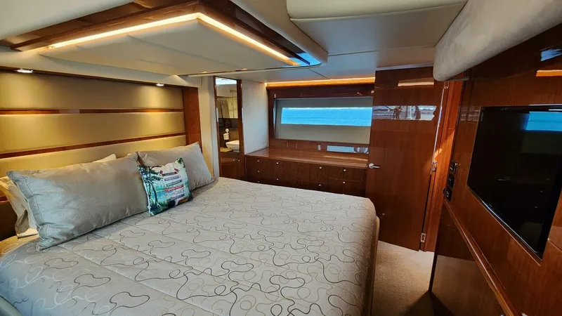 Magine Yacht Photos Pics 2015 Riviera 565 Suv - Image 32