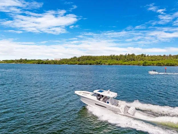  Yacht Photos Pics 2021 Regal 38 Sav - Image 30