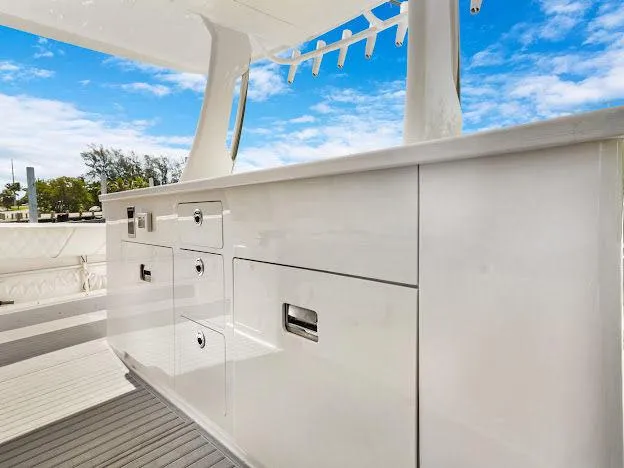  Yacht Photos Pics 2021 Regal 38 Sav - Image 27