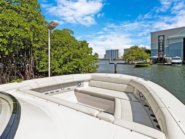  Yacht Photos Pics 2021 Regal 38 Sav - Image 12