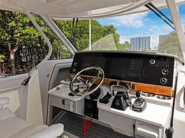  Yacht Photos Pics 2021 Regal 38 Sav - Image 13