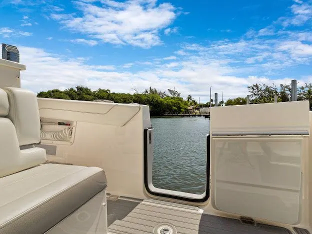  Yacht Photos Pics 2021 Regal 38 Sav - Image 5