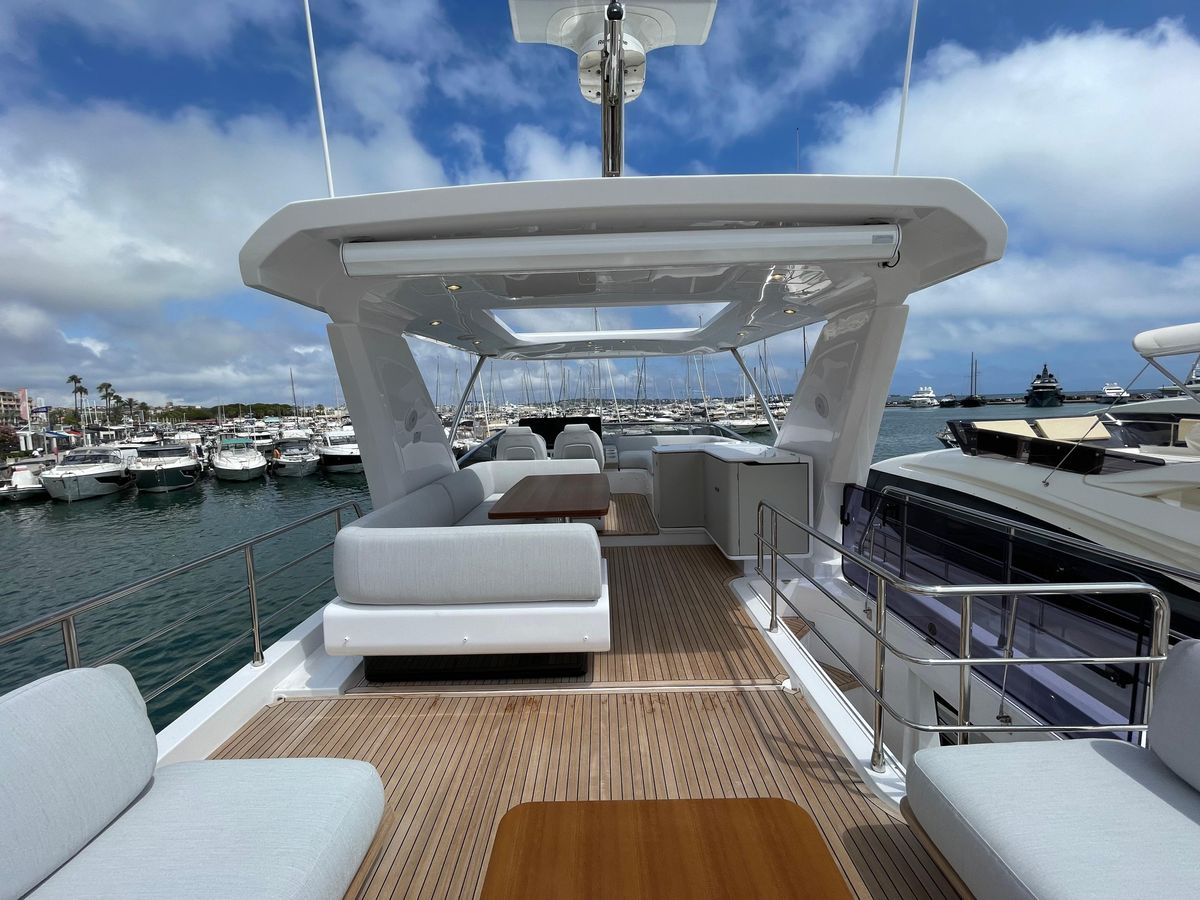 2023 Azimut 61 