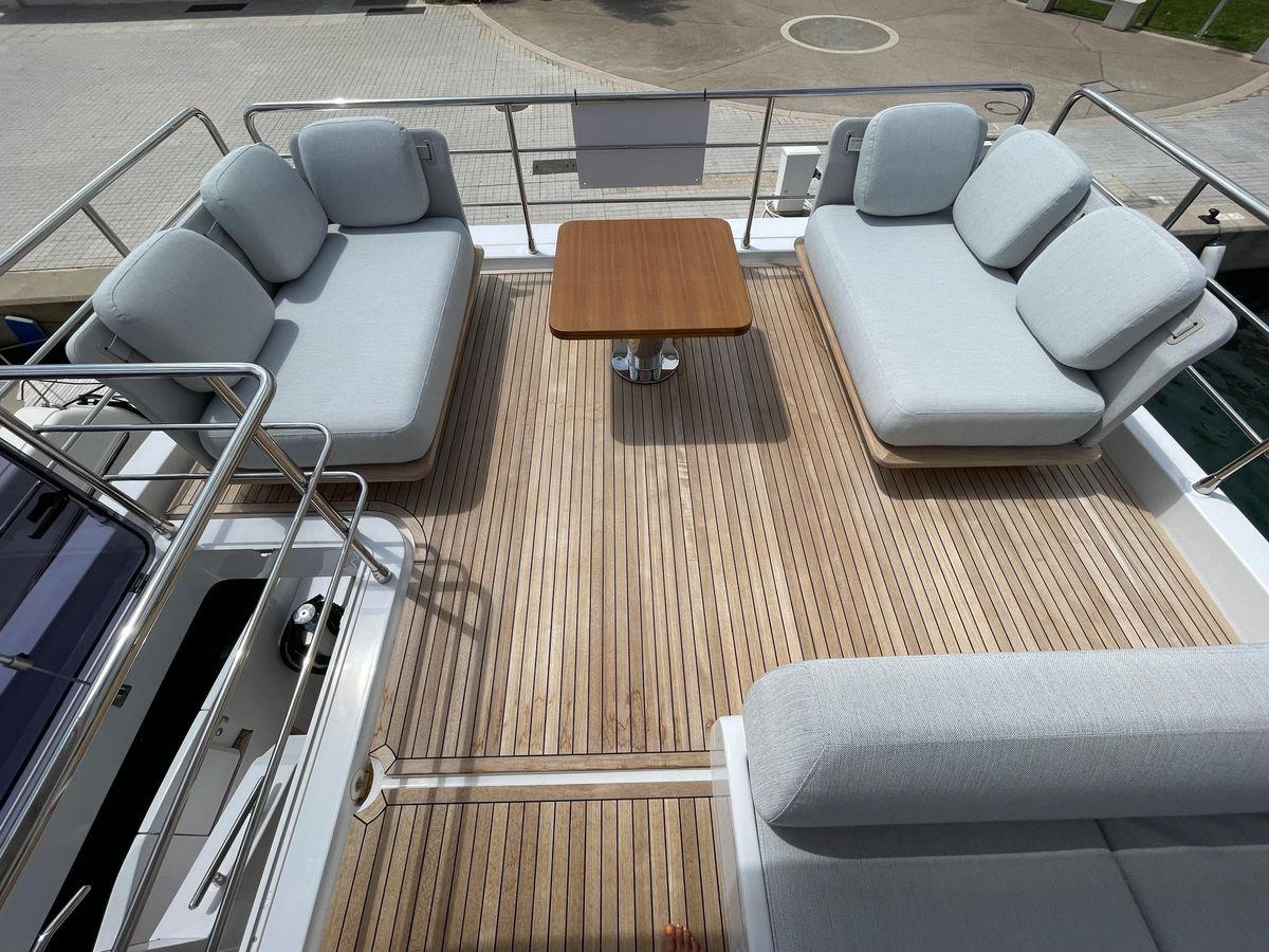 2023 Azimut 61 