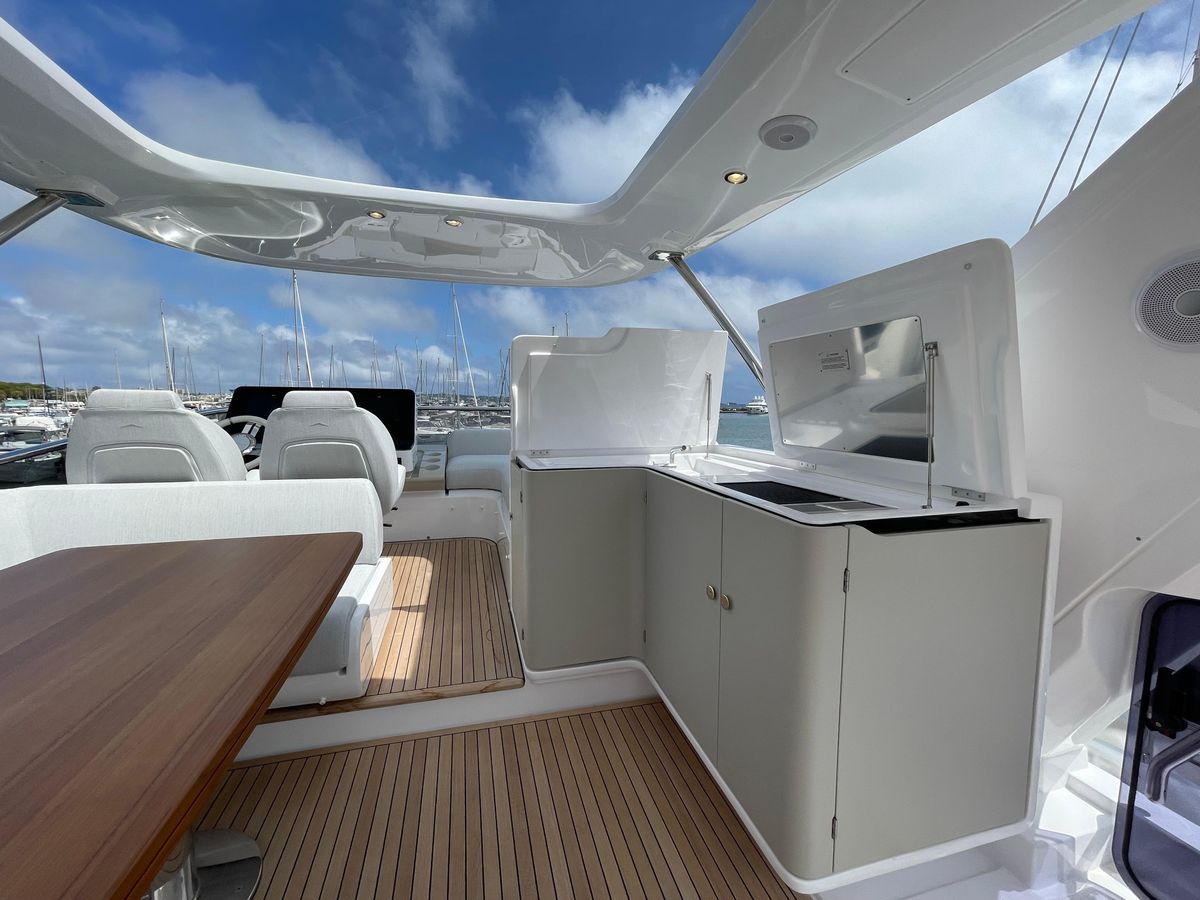 2023 Azimut 61 