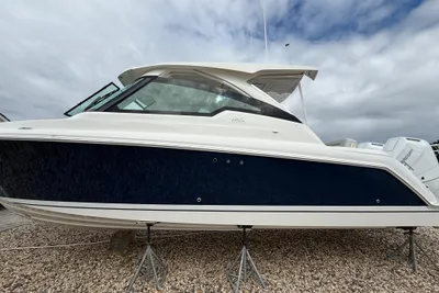 Tiara Yachts 34 LX