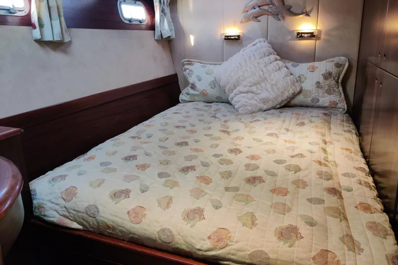  Yacht Photos Pics Guest Stateroom